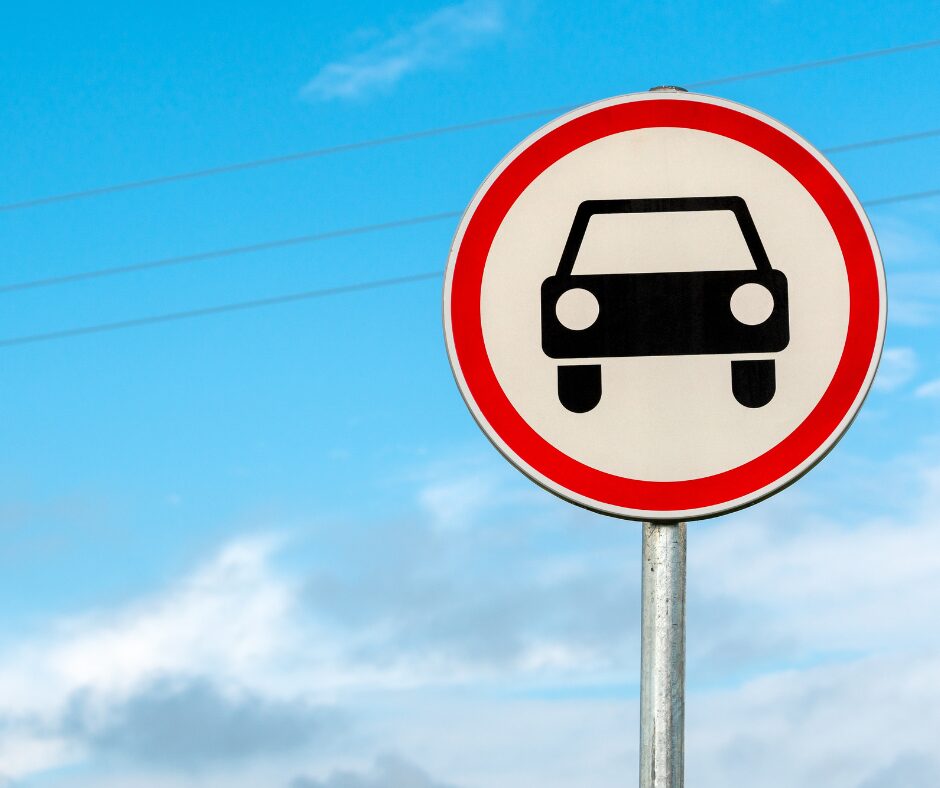 značka zakazující vjezd vozidel