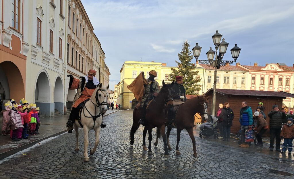 Tři králové na koních na Masarykově náměstí